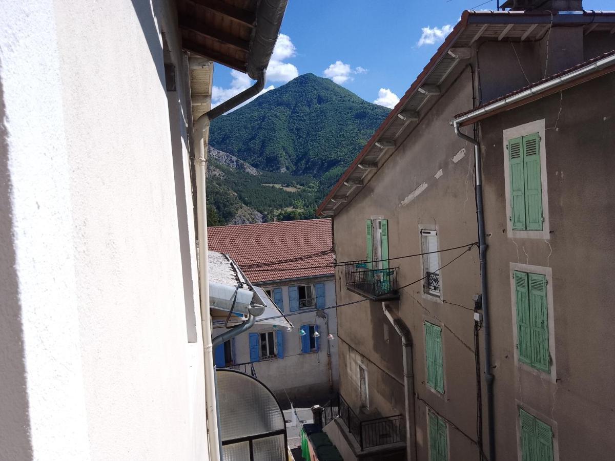Le Moderne Veynes - Location D'Appartements A La Nuitee Bagian luar foto